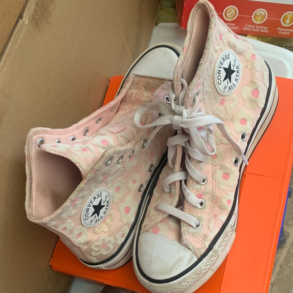 Girls Converse Chuck Taylors Floral Pink High-Tops 🌸